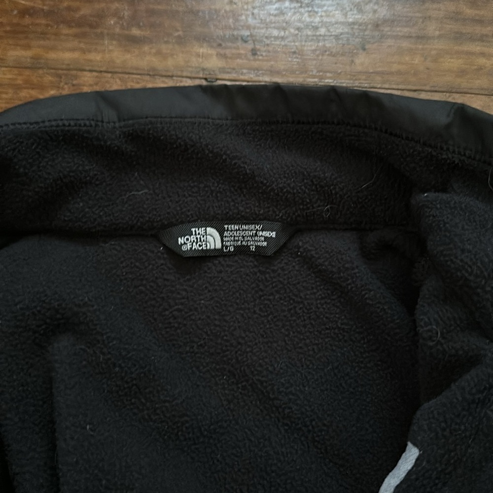 Teen Large Northface pullover - Picture 3 of 3